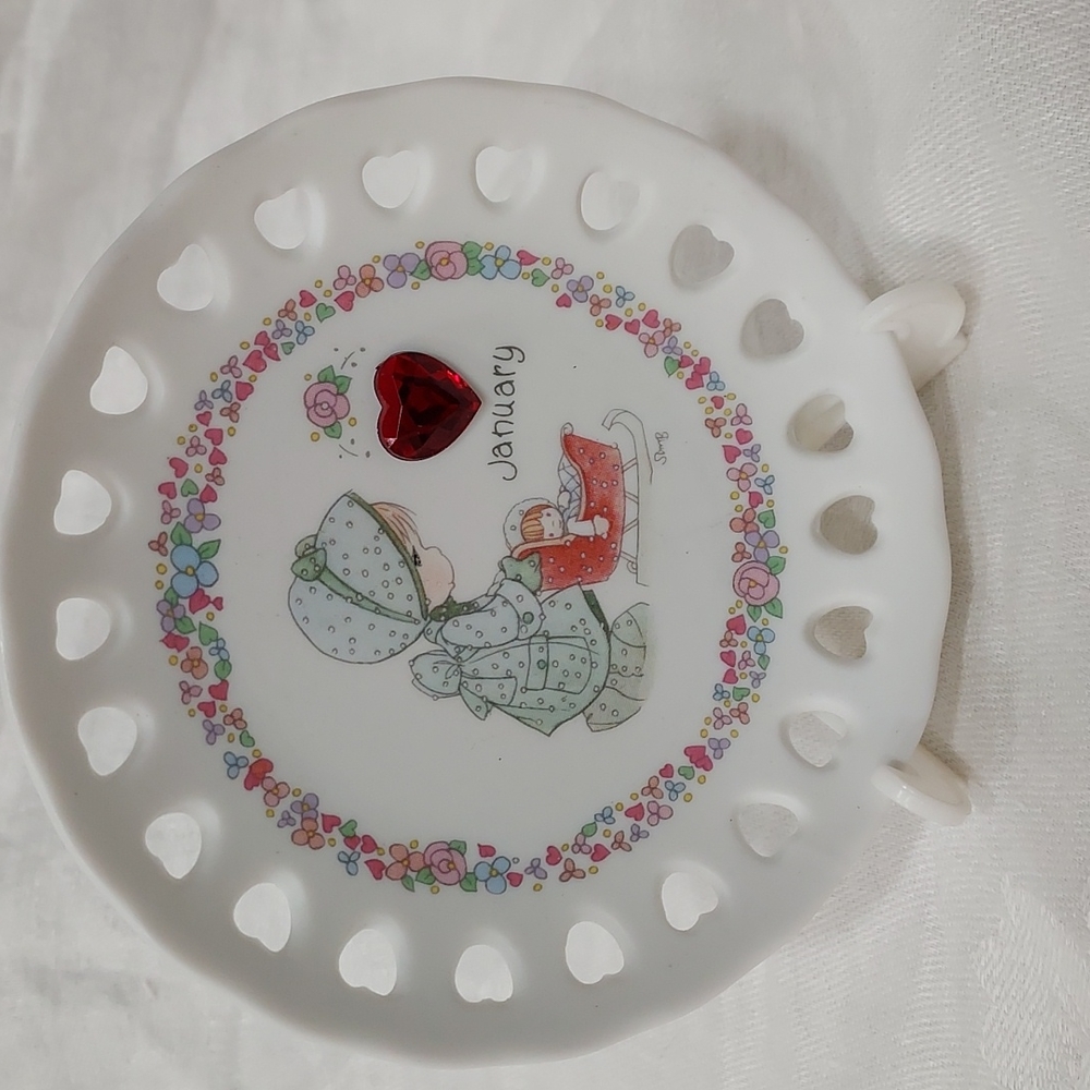 1994 Precious Moments January Birthstone Garnet 4" Plate w/ Stand